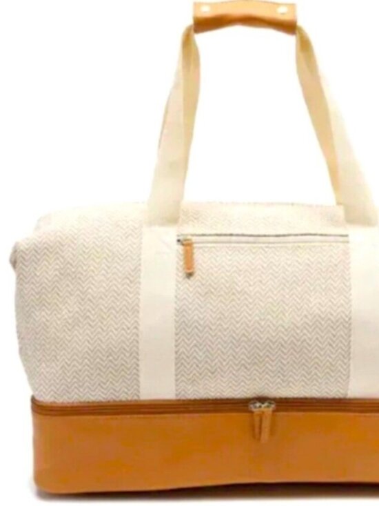 DSW Handbags - NWT DSW Weekender Duffel Bag Beige Cream Chevron Pattern